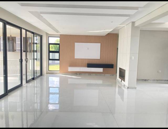 5 BEDROOM HOUSE FOR SALE IN SIX FOUNTAINS RESIDENTIAL ESTATE